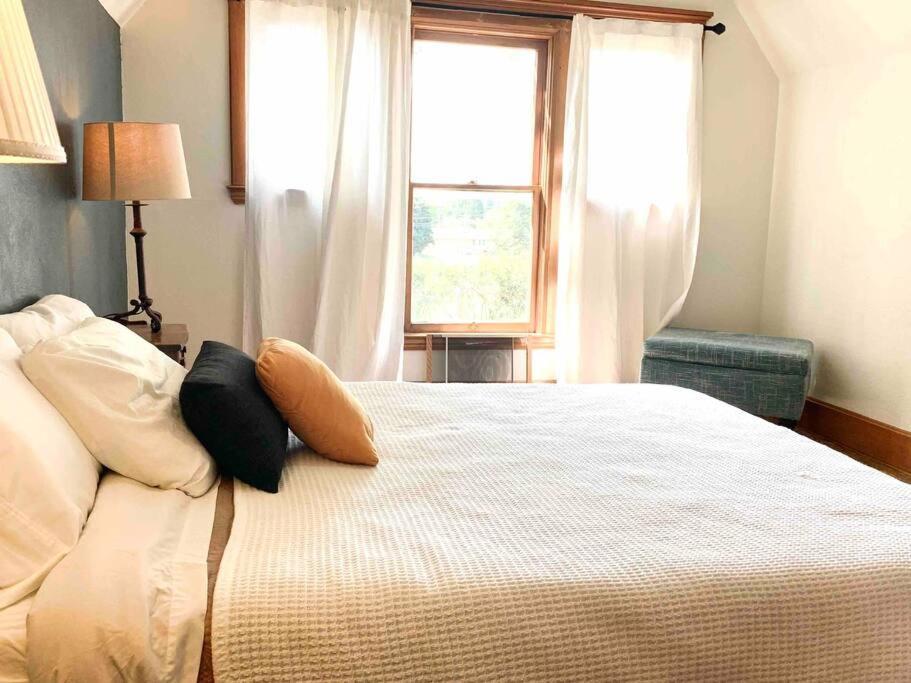 Victorian Guest Getaway-20Mins To Glacier National Park-10Mins To Airport! Columbia Falls Esterno foto