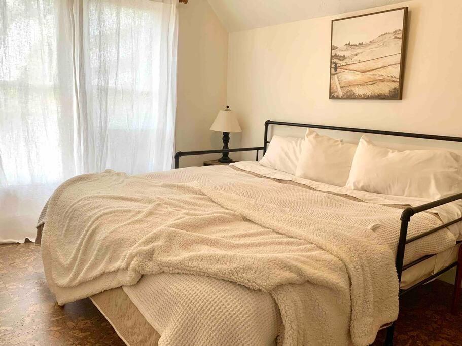 Victorian Guest Getaway-20Mins To Glacier National Park-10Mins To Airport! Columbia Falls Esterno foto