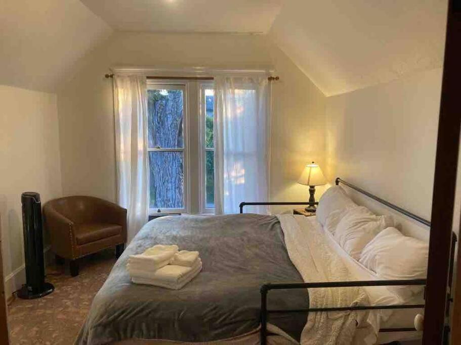 Victorian Guest Getaway-20Mins To Glacier National Park-10Mins To Airport! Columbia Falls Esterno foto